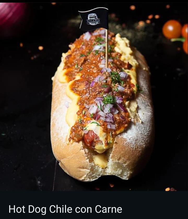 hot dog chile con carne